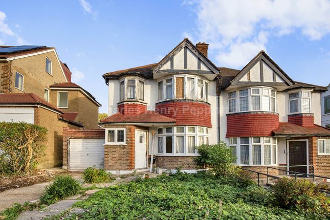 Brycedale Crescent, Southgate, N14 3 bed semi