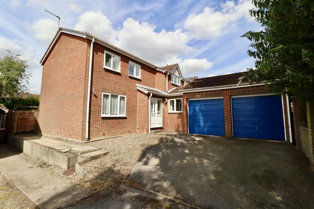 Meadow Drive, Market Weighton, York 4 bed detached house for sale