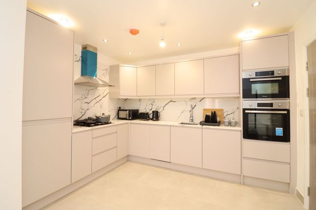 5 bedroom end of terrace house for sale