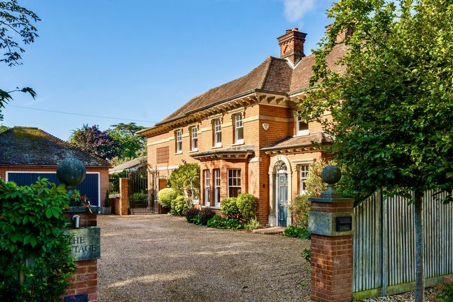 Forest Crescent, Ashtead, KT21 5 bed detached house for sale
