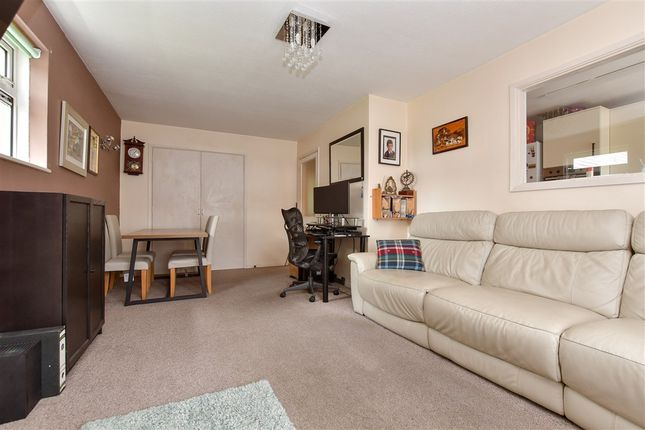 Levett Road, Leatherhead, Surrey 2 bed ground floor maisonette for sale