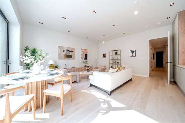 Creswick Road, London 3 bed apartment for sale