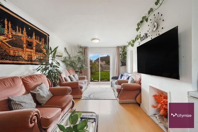 Thatches Grove, Romford 3 bed terraced house for sale