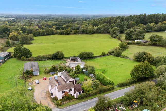 Doras Green Lane, Ewshot GU10 4 bed detached house for sale