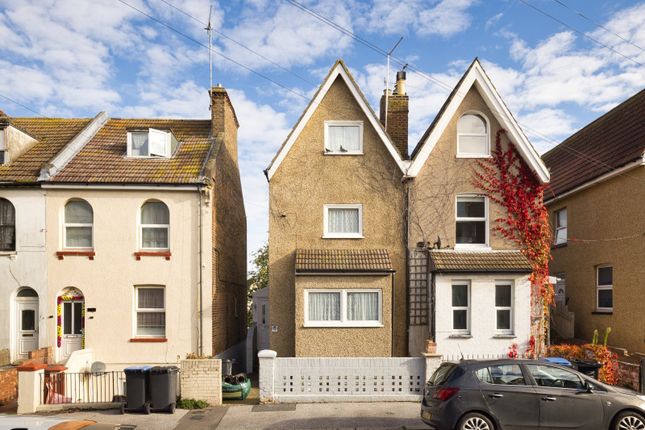Central Road, Ramsgate, Kent, CT11 4 bed semi