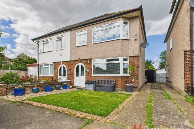 Woodside Close, Rainham 3 bed house for sale