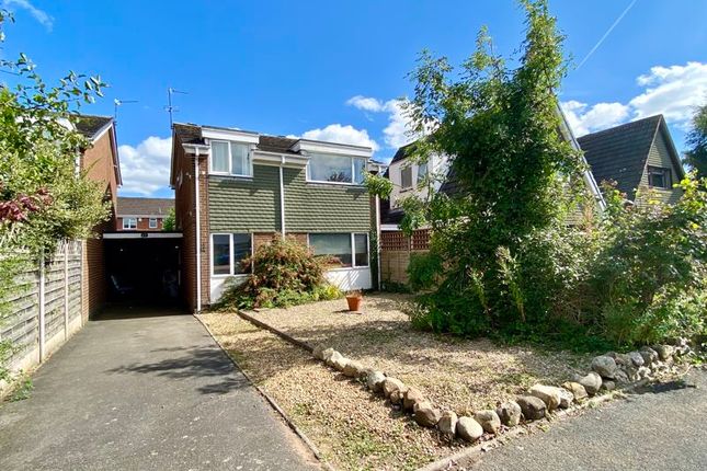 4 bed link detached house