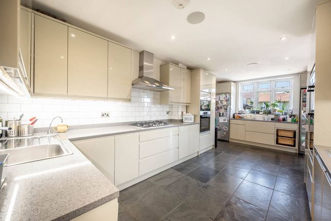 Edgwarebury Lane, Edgware, HA8 5 bed detached house for sale