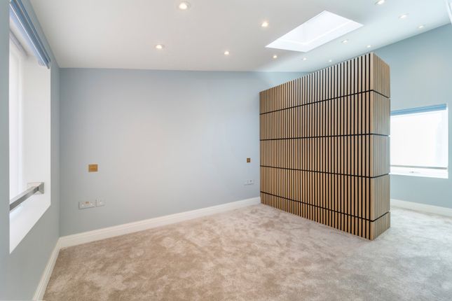 Vale Royal House, 36 Newport Court... 2 bed flat for sale