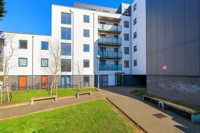 Loxford Road, Barking, IG11 2 bed apartment for sale