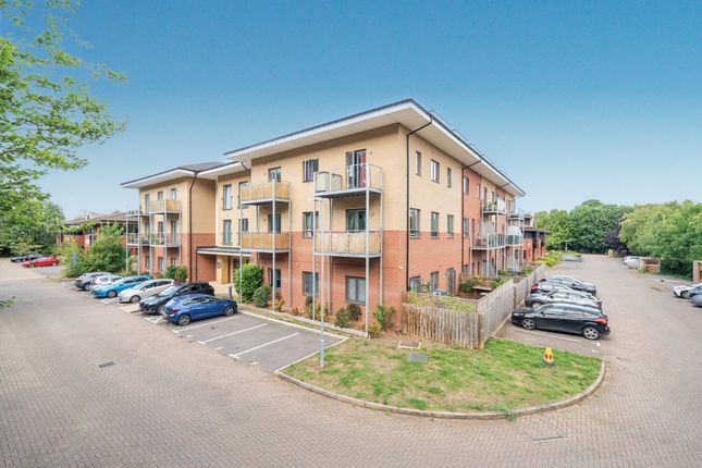 Weyside Park, Godalming GU7 1 bed flat for sale