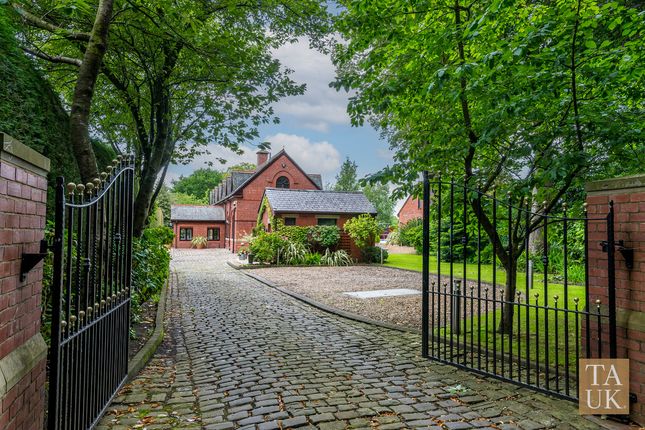 6 bedroom detached house for sale
