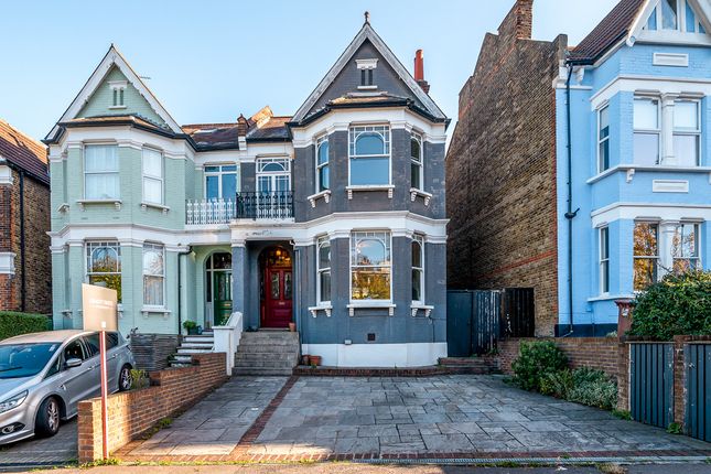 5 bedroom semi-detached house for sale