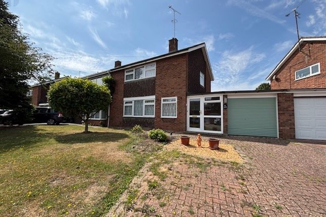 Narbeth Drive, Aylesbury... 3 bed semi