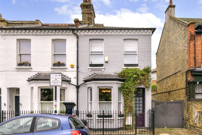 Battersea High Street, London, SW11 2 bed end of terrace house for sale