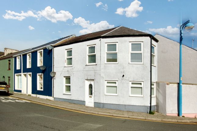 End of terrace house for sale