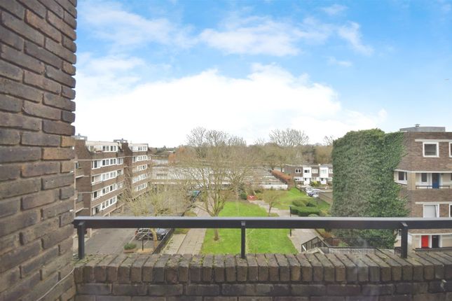 Justin Close, Brentford 2 bed maisonette for sale
