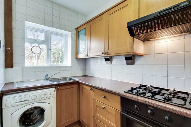 Shepherds Bush Road, Hammersmith W6 7PJ 2 bed flat for sale