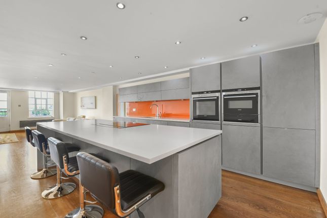 Wapping Wall, London 2 bed flat for sale