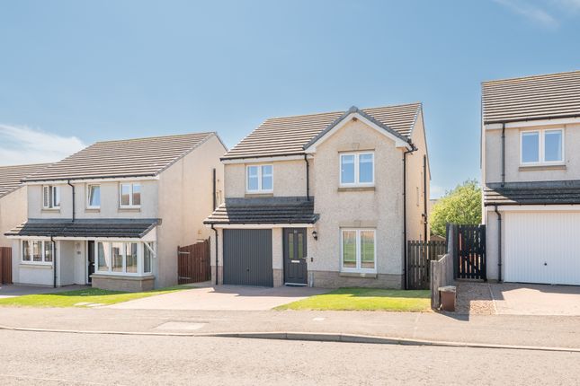 4 bed detached house