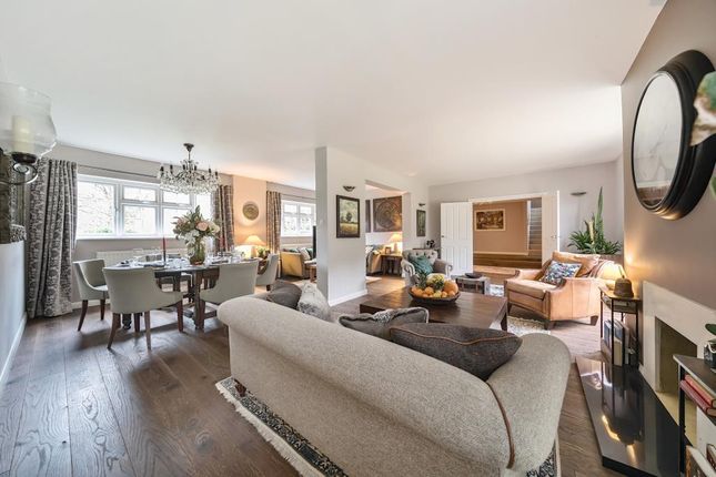 5 bed detached house