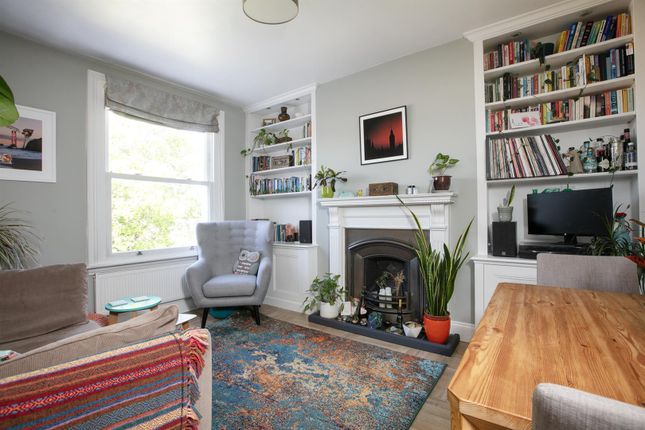 Kings Grove, Peckham, SE15 2 bed flat for sale