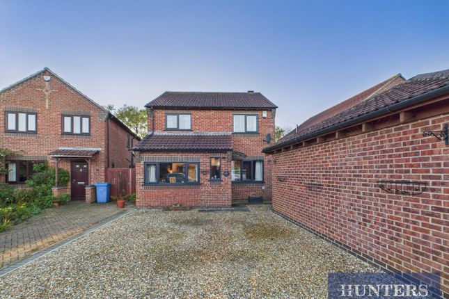 Elizabeth Close, Bridlington, YO15 3TQ 3 bed detached house for sale