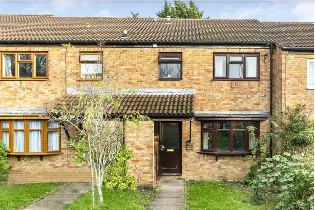 Moorlands Avenue, London NW7 4 bed terraced house for sale