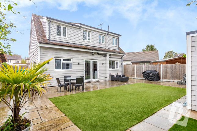 Dorset Avenue, Chelmsford, Essex, CM2 4 bed detached house for sale