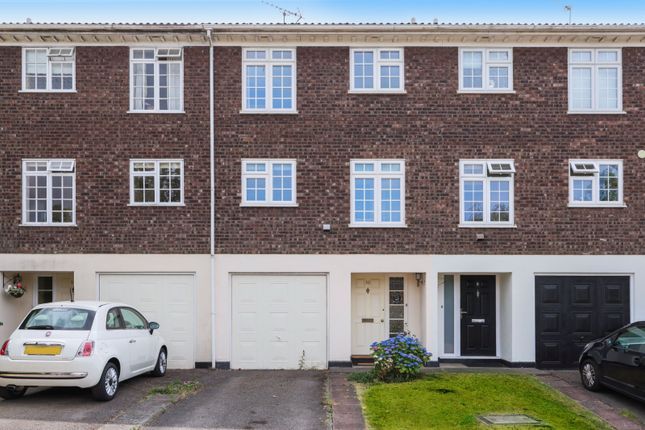 Hillcrest, Weybridge, Surrey, KT13 3 bed terraced house for sale