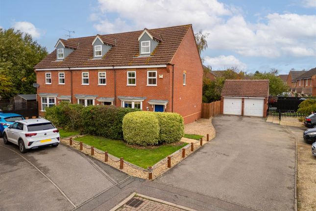 Brindles Close, Buckingham MK18 3 bed end of terrace house for sale