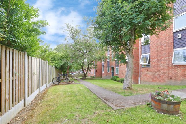 2 bedroom ground floor flat for sale