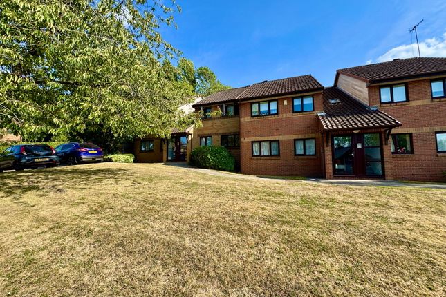 Richfield Road, Bushey WD23 2 bed flat for sale