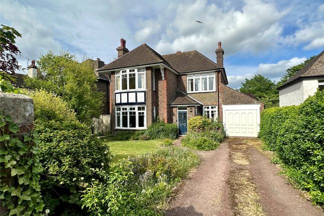 5 bed detached house