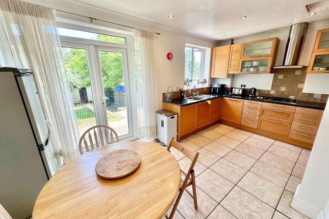 Rushgrove Avenue, London NW9 3 bed terraced house for sale
