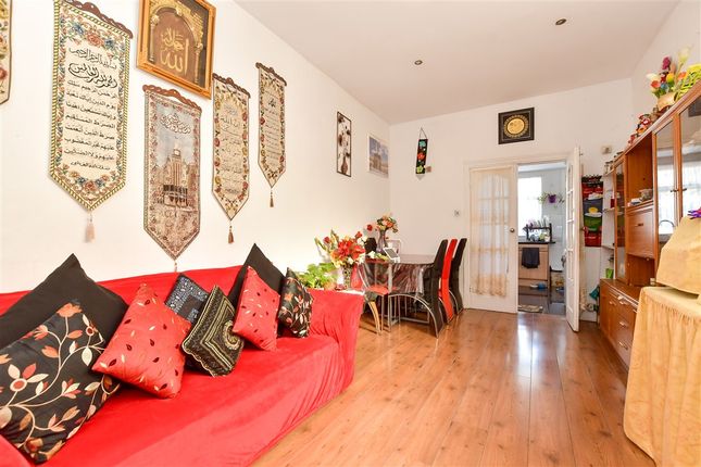 Vicarage Lane, Ilford, Essex 4 bed end of terrace house for sale