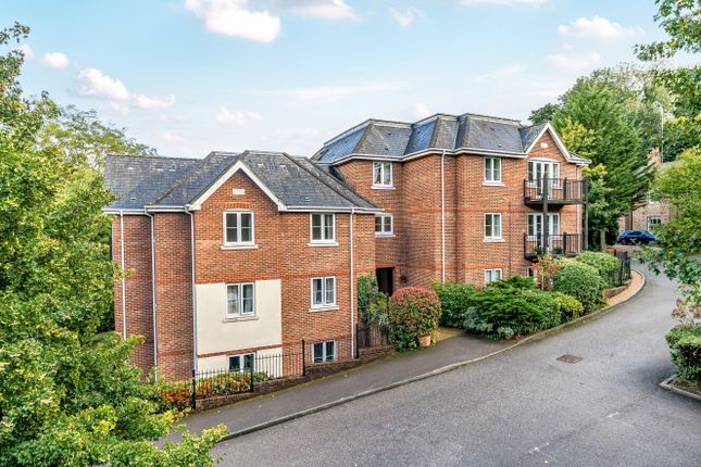 Baden Powell Court, Godalming GU7 2 bed flat for sale