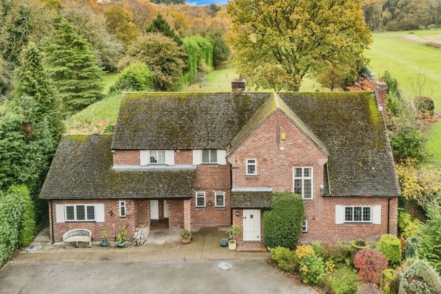 5 bed detached house