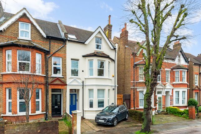 Broughton Road, West Ealing, W13 2 bed flat for sale