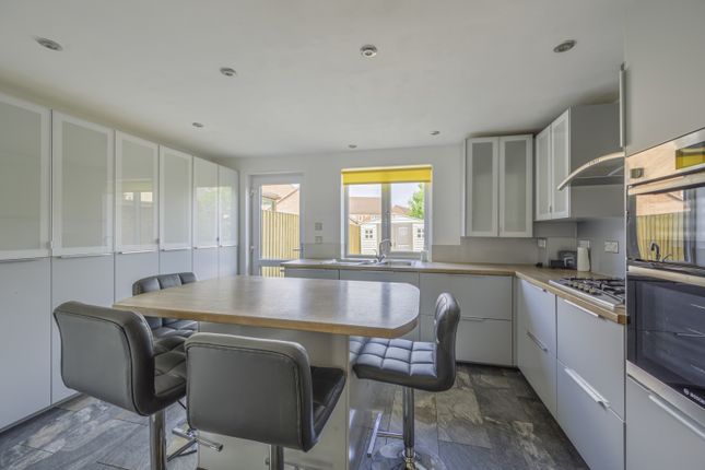 ABBOTSBURY WAY, SWINDON SN25 3 bed semi