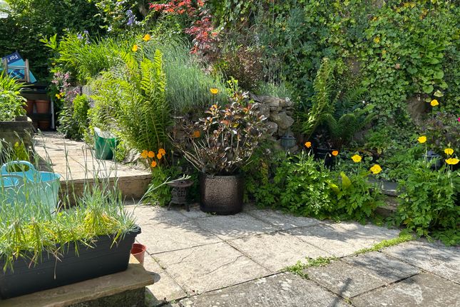 2 bed detached house