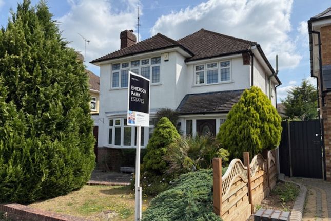 Nelwyn Avenue, Hornchurch, RM11 3 bed detached house for sale