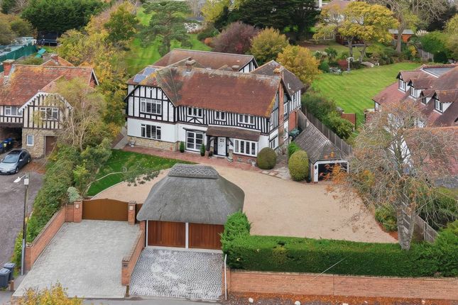 6 bed detached house