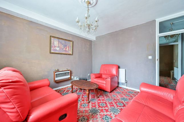 Brixton Road, Oval, London, SW9 3 bed maisonette for sale