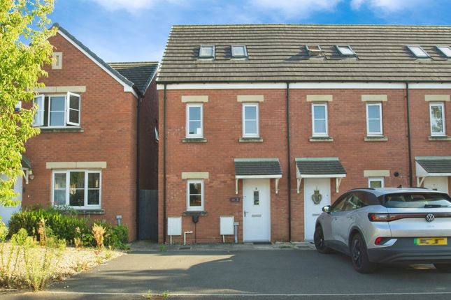 3 bedroom town house for sale