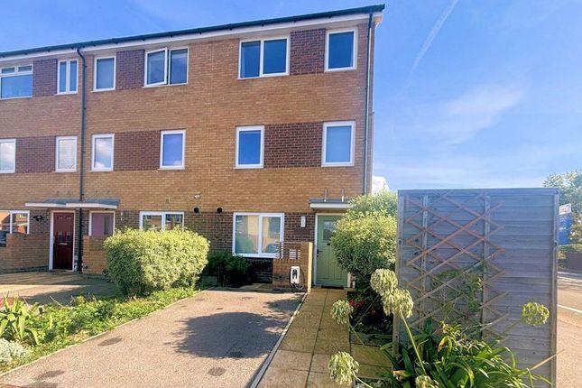 Agincourt Avenue, Gosport PO13 4 bed end of terrace house for sale