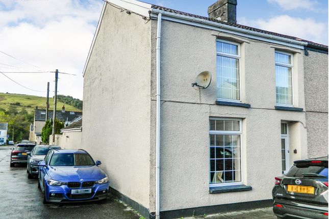 3 bed end terrace house