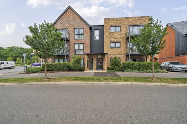 Princess Marina Drive, Reading RG2 2 bed apartment for sale