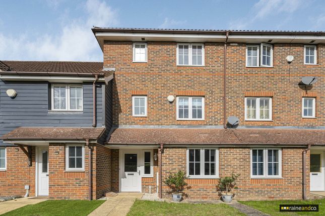 Poppy Walk, Hatfield 3 bed townhouse for sale