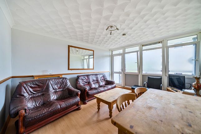 Rye Hill Park, London 2 bed apartment for sale